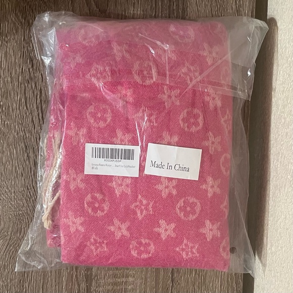 NIP Women’s Pink Floral & Animal Print Design Scarf - Picture 8 of 9